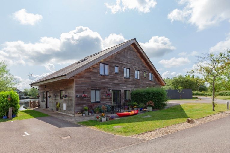 Waters Edge 28, GL7 5QH