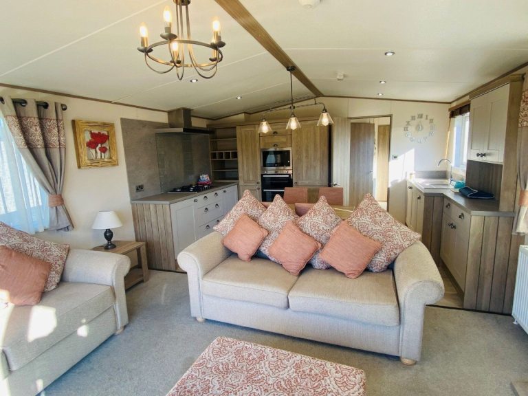 ABI Blenheim Holiday Home With Hot Tub